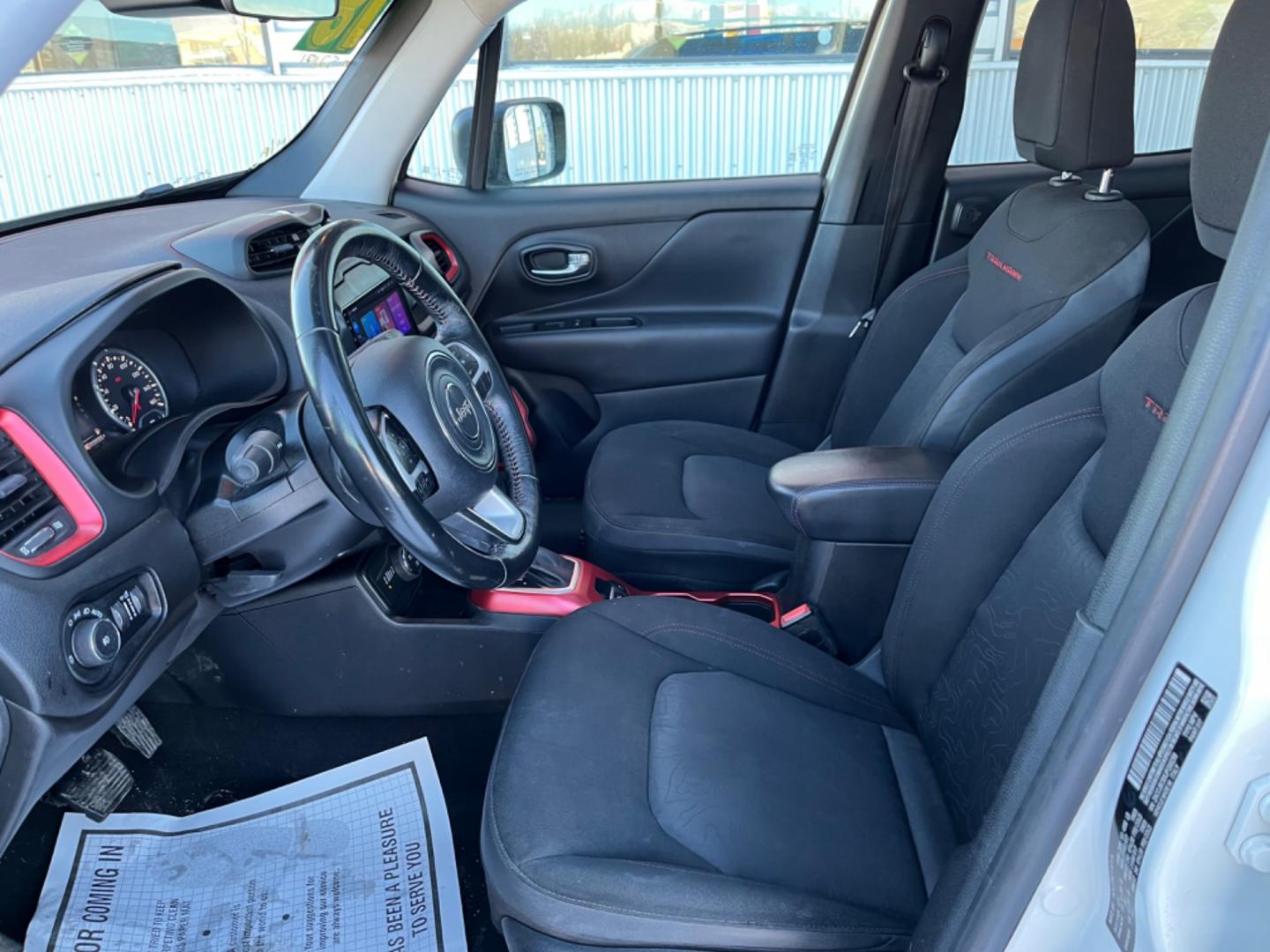 2018 White /charcoal cloth Jeep Renegade Trailhawk 4WD (ZACCJBCBXJP) with an 2.4L L4 DOHC 16V engine, 9A transmission, located at 1960 Industrial Drive, Wasilla, 99654, (907) 274-2277, 61.573475, -149.400146 - Photo#17